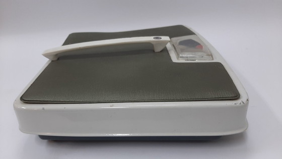 Image 1 of Vintage analog mechanical bathroom scale
