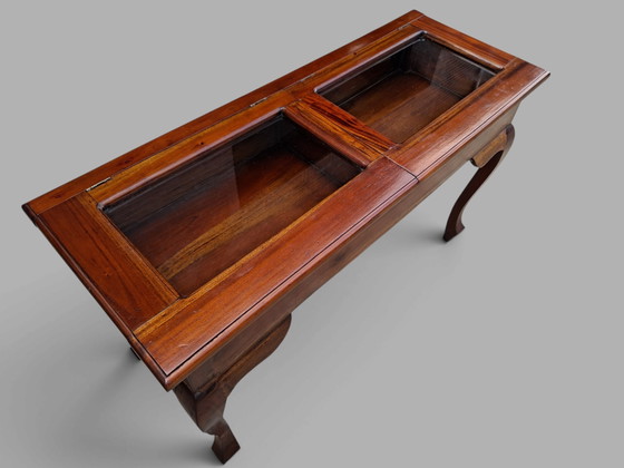 Klassieke Vitrine Tafel, Sidetable, Wandconsole, Lichte Leeftijd Sporen Afm: 129x50cm en 77cm Hoog – Glass (photo 4 of 5)