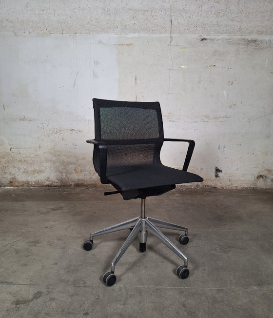 Image 1 of Silla de oficina ajustable Vitra Physix de malla negra de Alberto Meda