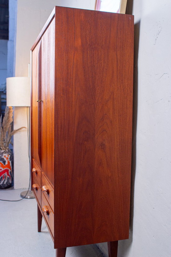 Image 1 of Armadio alto vintage in teak, cassettiera in stile danese di metà secolo.