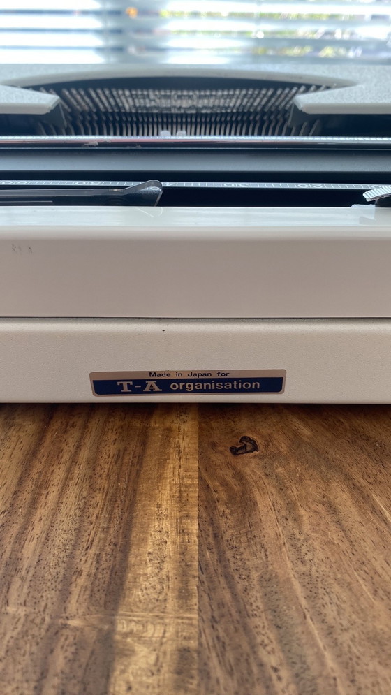 Image 1 of Macchina da scrivere d'epoca Triumph Tippa