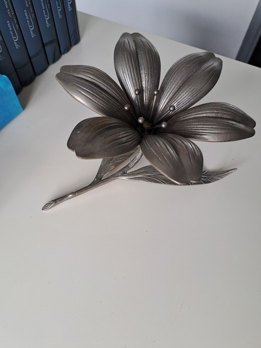 Cendrier vintage à fleurs en métal