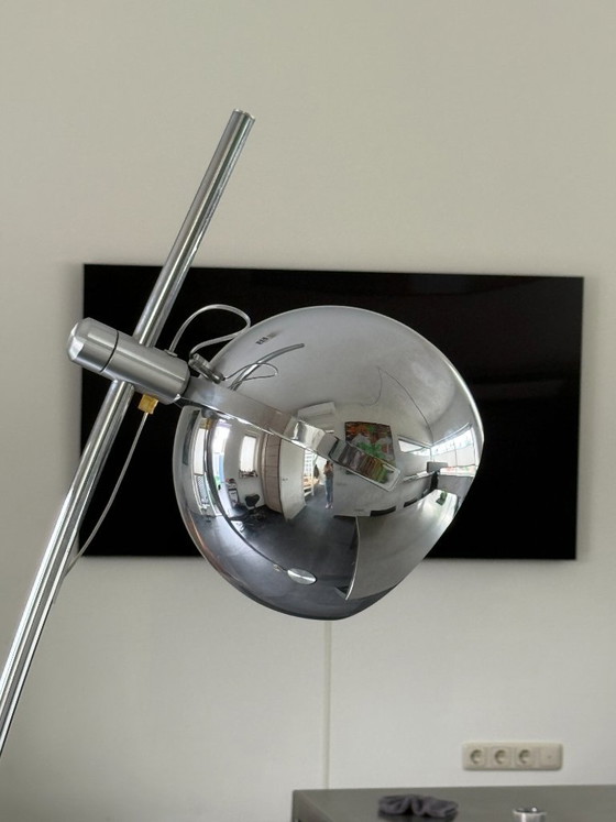 Hala Zeist - 696 - Design Space Age - Vintage - Lampada da terra con paralume cromato, base in alluminio (photo 8 of 11)