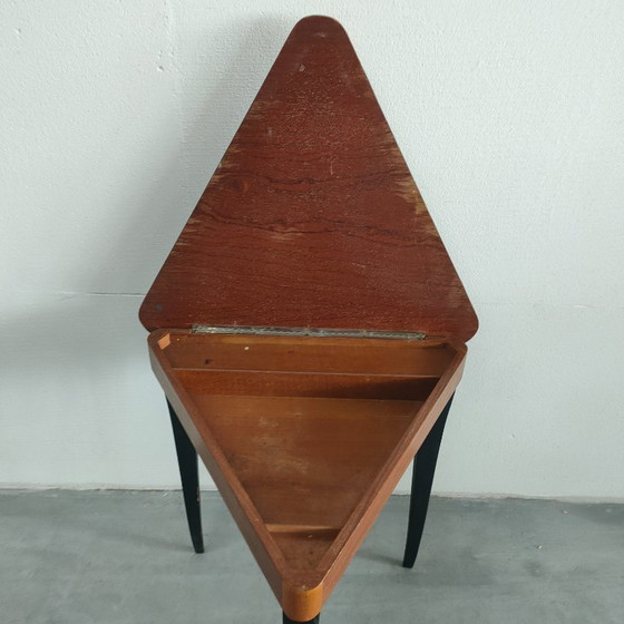 Image 1 of Table d'appoint italienne vintage des années 1950-60 (avec compartiment de rangement)