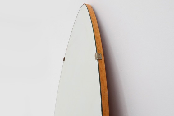 Image 1 of Specchio vintage a forma di triangolo organico con retro in legno, Belgio anni '60