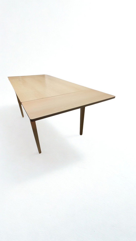 Image 1 of Table de salle à manger extensible | couleur bois clair