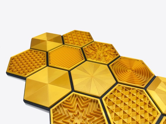 Image 1 of Gouden honingraat wanddecoratie | Hexagonale geometrische decoratie | Moderne wandsculptuur