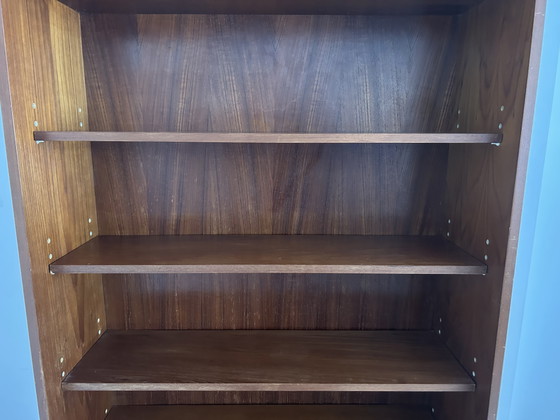 Image 1 of Libreria vintage in stile scandinavo moderno di metà secolo.