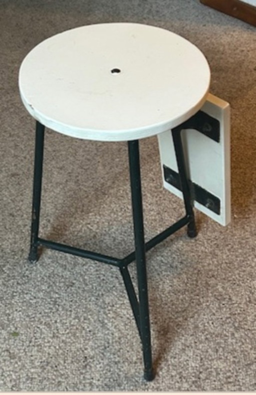 Sgabello dal design industriale vintage