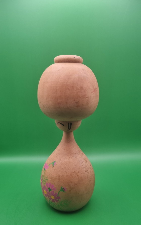 Elegante Kokeshi di Okura Koninobu – Oggetti decorativi, Legno (photo 4 of 6)