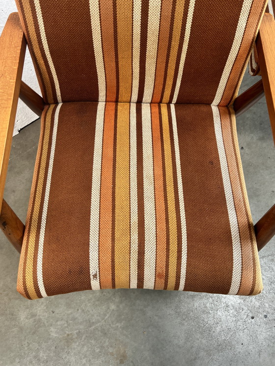 Image 1 of Deux fauteuils vintage en bois avec tissu rayé, 1970