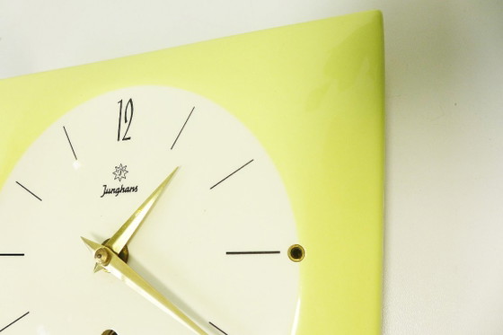 Image 1 of Orologio da cucina vintage JUNGHANS, orologio meccanico, orologio da parete, in ceramica, giallo, anni '50/'60, ATOMIC