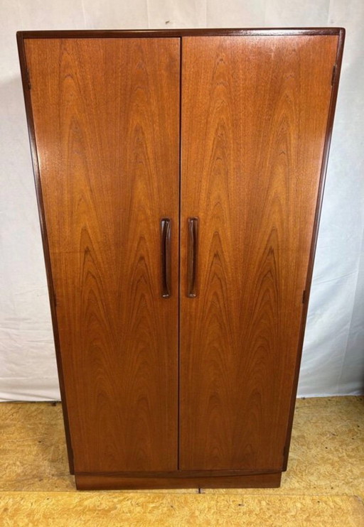 Vintage teakhouten kledingkast in mid-century retrostijl van GPlan – Fresco-serie (jaren 60), ontworpen door Victor Wilkins | El