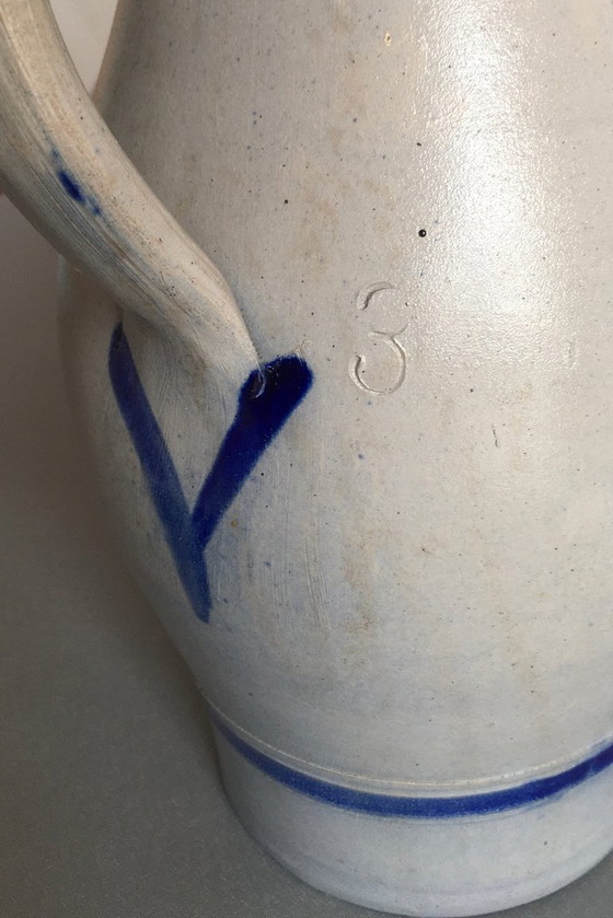 Image 1 of Grand pichet à eau de Cologne ancien en grès salé