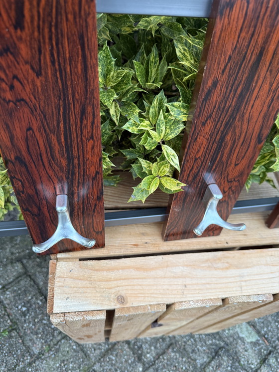 Image 1 of Porte-manteau mural vintage en bois avec crochets en métal