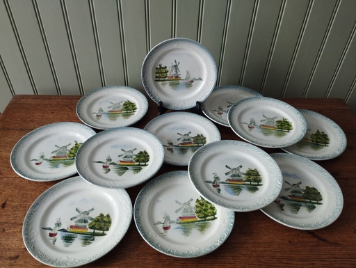 12 dessertbordjes van Saint-Amand