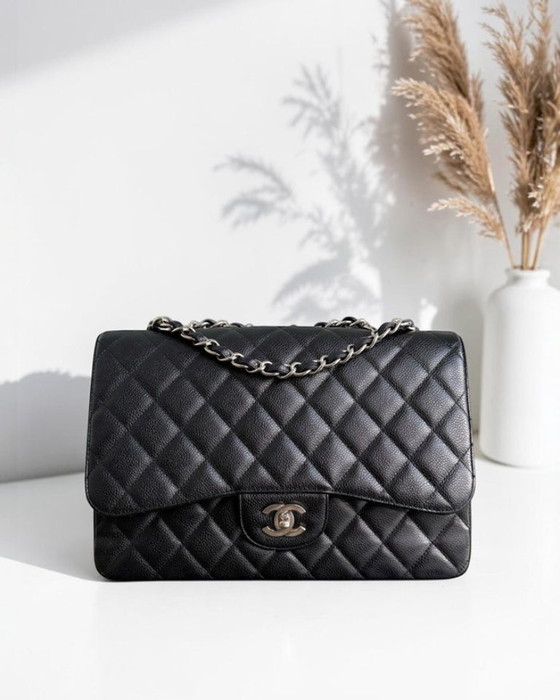 Image 1 of Chanel Classic Flap Jumbo – Caviar 30 cm, gesteppt, schwarz, silberfarbene Beschläge