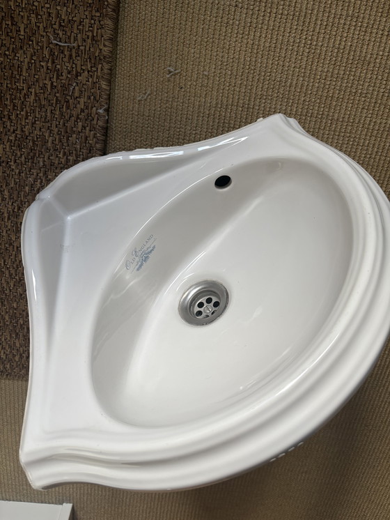 Image 1 of Old England hoek wastafel te koop