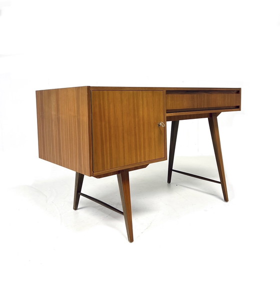 Image 1 of Vintage Walnoot Bureau ‘60