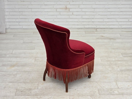 Image 1 of Sillón de cóctel danés de la década de 1950, tapizado en terciopelo rojo cereza.