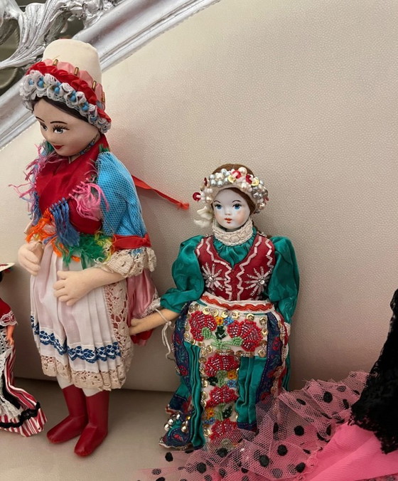 Image 1 of 8 bambole da collezione