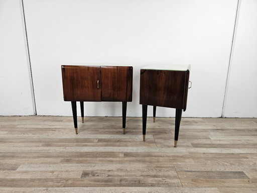 Nachtkastjes van mahoniehout uit de jaren 60 met glazen blad