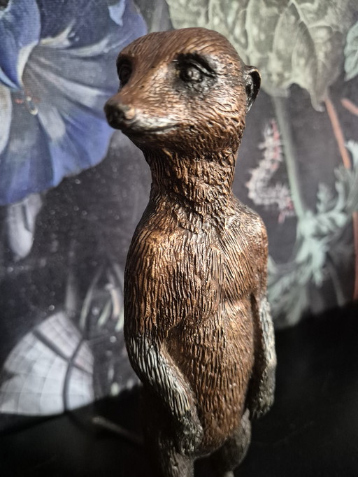 Statue de suricate en bronze