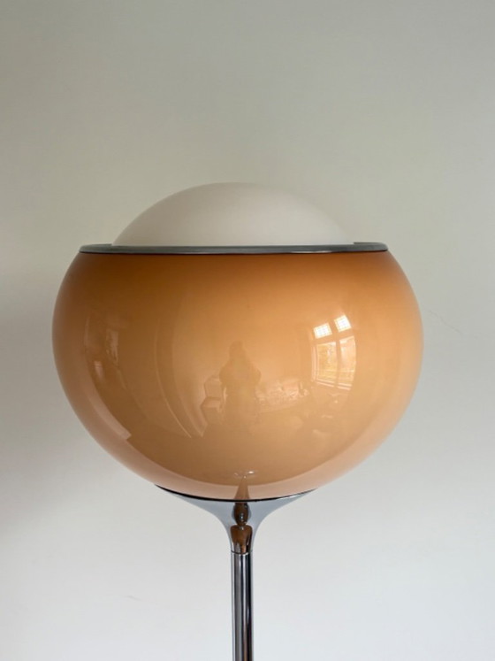 Lampada da terra 'Flash' 'Bud Grande' Space Age Harvey Guzzini anni '70 – Lampade da terra, Plexiglass (photo 2 of 13)