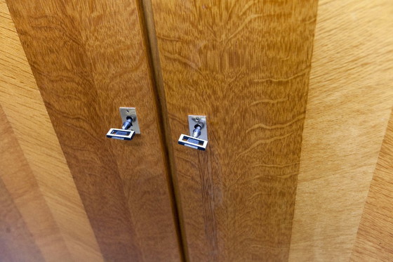 Image 1 of Französischer Kleiderschrank mit geschwungenen Beinen, 3 Türen, 1 Spiegel (27 x 130 cm) und 1 Schublade