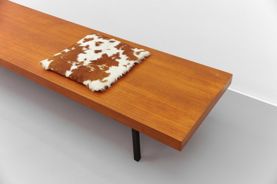 Image 1 of Banco de nogal de mediados de siglo con patas de metal, década de 1960