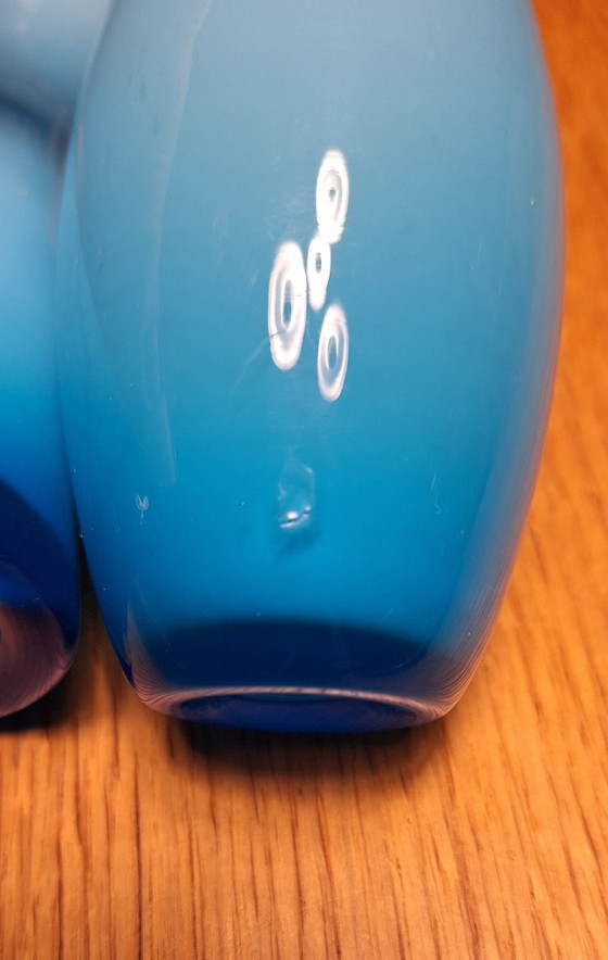 Duo blauer mundgeblasener Miniaturvasen, Glas (Foto 5 von 6)