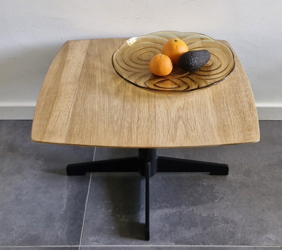 Image 1 of Bijzettafel mat zwart metaal met eiken fineer blad