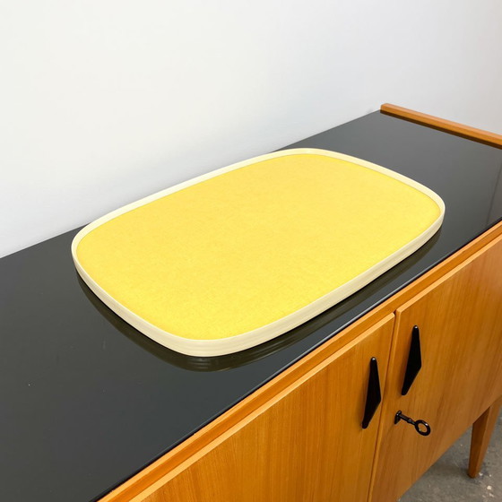Image 1 of 2-zijdig dienblad, formica met kunststof frame, jaren 1960