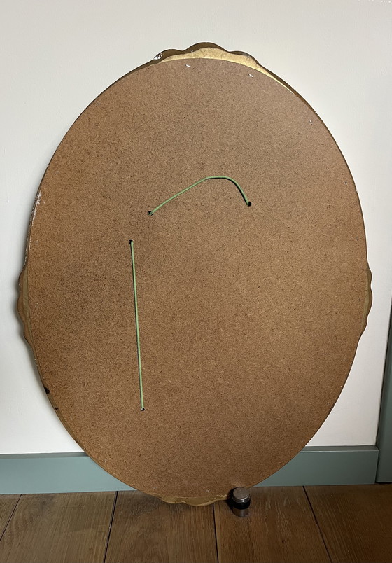 Image 1 of Ovale barokspiegel met zilverkleurige lijst/gouden bloemen