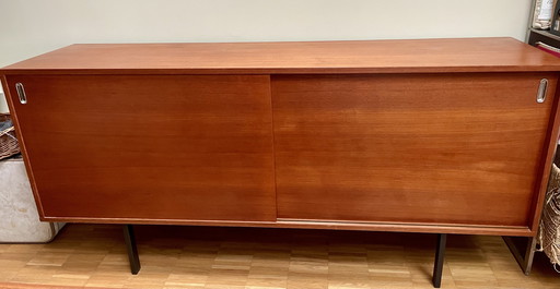 Dressoirafwerking door Pierre Guariche