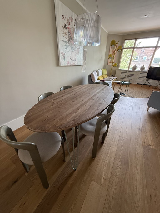 Allon Dery. Ovalen tafel 2mx1m lichtgroene stalen poten