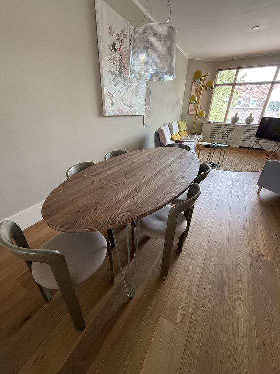 Image 1 of Allon Dery. Ovalen tafel 2mx1m lichtgroene stalen poten