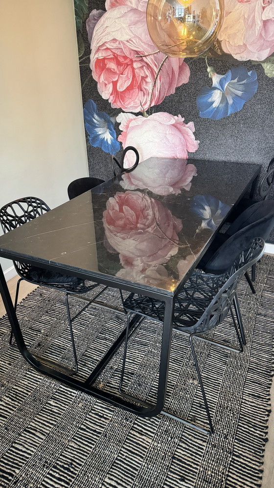 Image 1 of Schwarzer Marmor Esstisch Schuppen 5