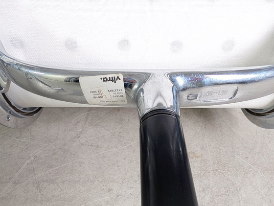 Image 1 of 2x Original Vitra EA 208 Soft Pad Weiß Leder Stuhl Charles Eames