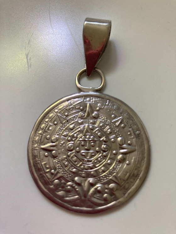 Image 1 of Ciondolo con calendario azteco, in argento sterling.