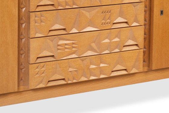 Image 1 of Aparador de roble y chapa de roble. Años 60/70.