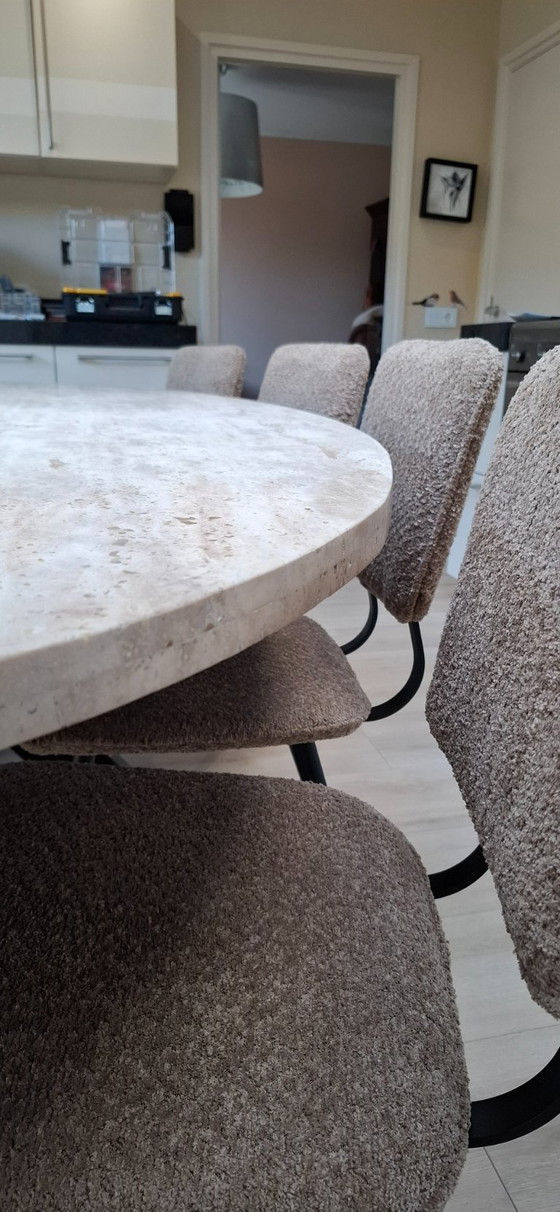 Image 1 of Mesa de comedor ovalada de travertino