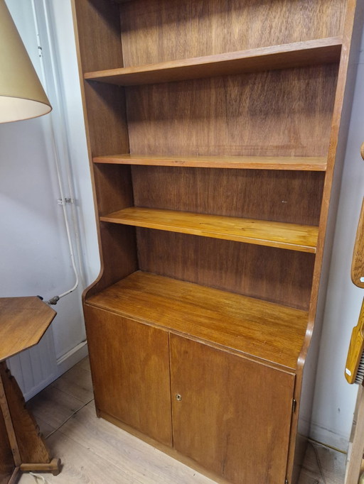 Bellissima libreria vintage in tre parti