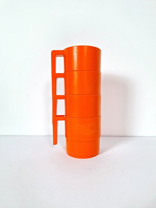 Set of 4 Vintage Plastic Orange Cups, Retro Drinkware for Picnics and Camping, Durable Outdoor Cups, Classic 1980s Style Cups