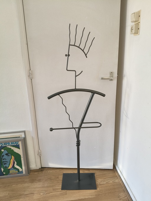 Vintage-Design-Metall-Garderobenständer im Fido Dido Memphis-Stil