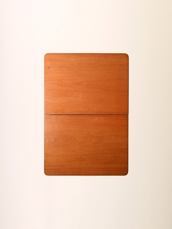 Image 1 of Deense nachtkastjes uit de jaren 40 en 50 in mahonie en berkenhout