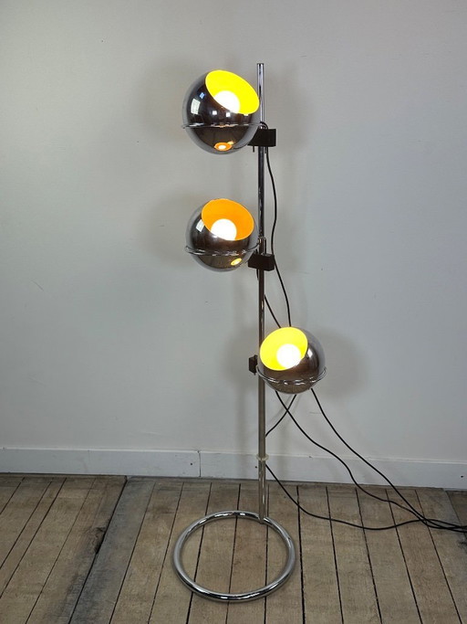 Vintage vloerlamp in ruimtetijdstijl met "oogbol" en 3 chromen bollen, jaren 70.