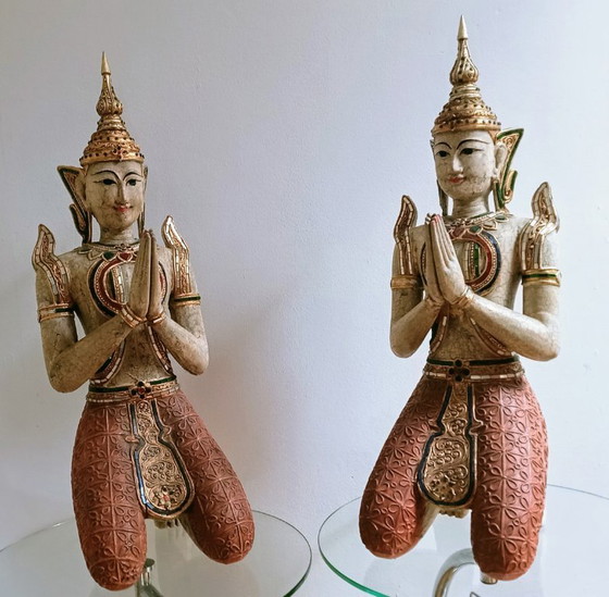Image 1 of Beelden Set 2 knielende Tepannom tempel poortwachters aardetinten met goud handmatig gesneden 