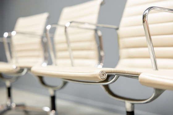 Image 1 of Silla de reunión Eames EA108, 16x