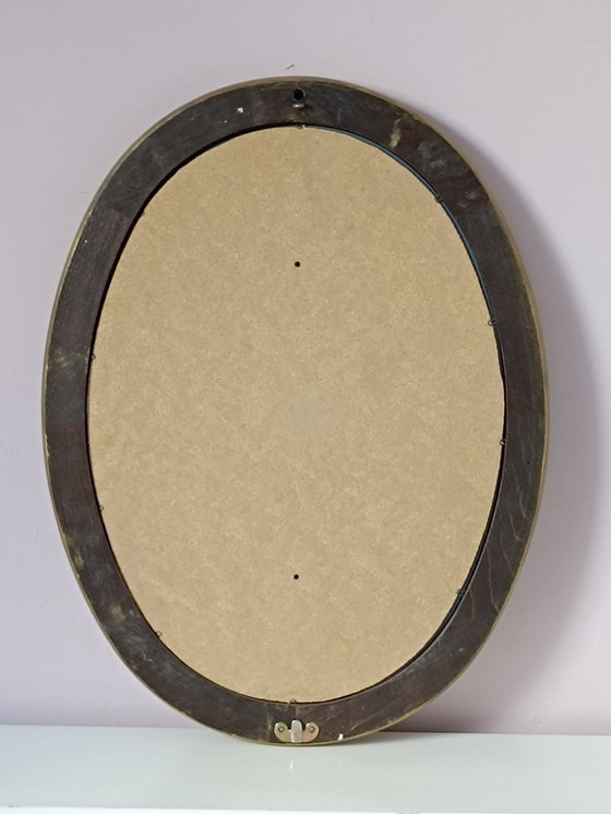 Image 1 of Specchio ovale con cornice in legno dorato
